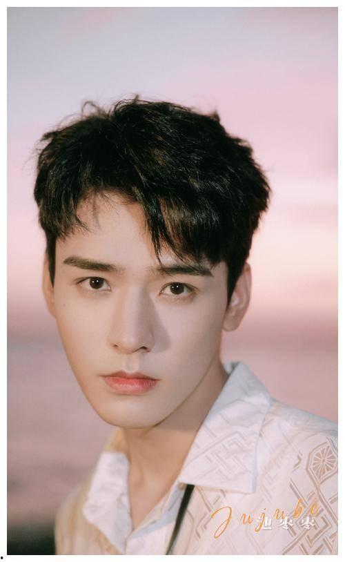 热巴龚俊最新爆料图片,最新爆料图片曝光,浪漫瞬间引网友热议!”